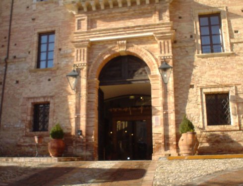 L'ingresso al Castello Chiola L'ingresso al Castello Chiola